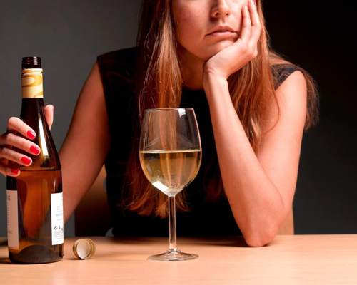 Анонимное лечение женского алкоголизма в Луге